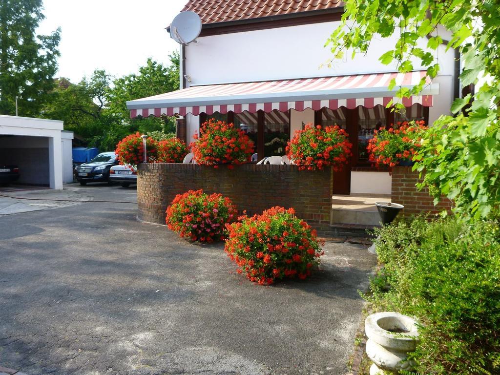 Hotel-Pension Stoeber Jever Exterior photo